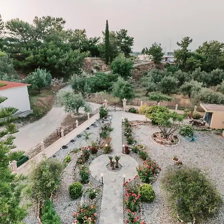 Chara Gargen View וילה *